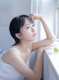 =清纯白嫩美女性感吊带私密福利写真图片(13)